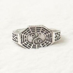 5/$15 🩷 MUST BUNDLE Silver Yin Yang Octagonal Ring - Women Jewelry